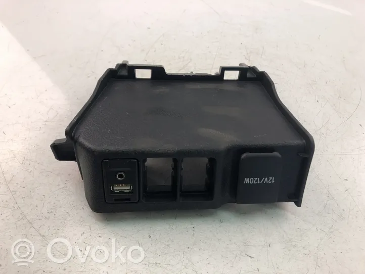 Toyota Auris 150 Moduł / Sterownik USB 861900D030
