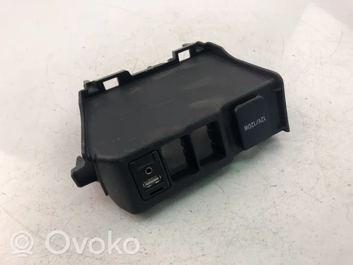 Toyota Auris 150 USB-ohjainlaite 861900D030