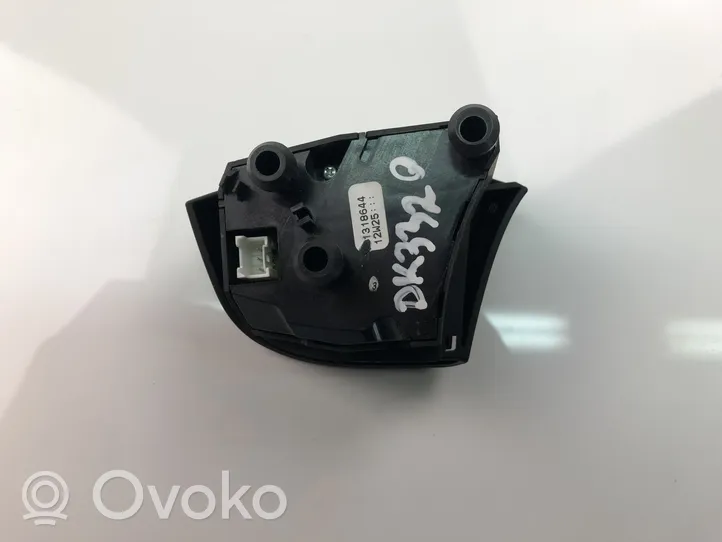 Volvo V60 Przełącznik / Przycisk kierownicy 31318644