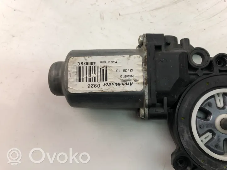 Nissan Note (E11) Varikliukas priekinio langų pakėlėjo 400926C