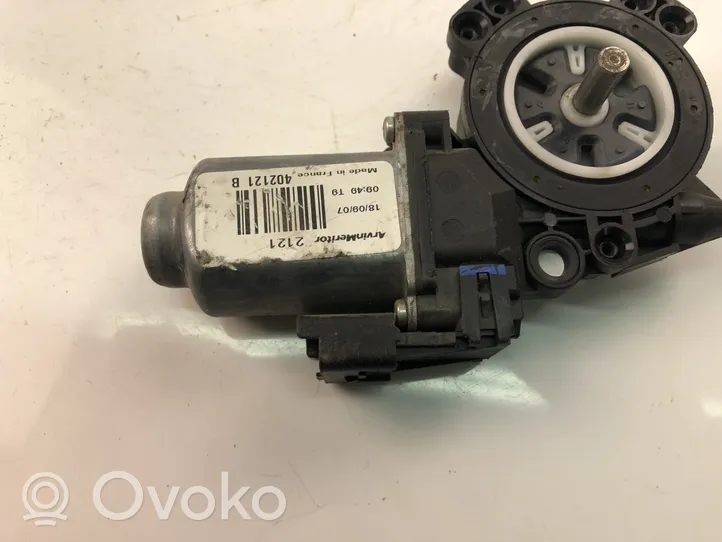 Nissan Pathfinder R51 Moteur de lève-vitre de porte avant 402121B