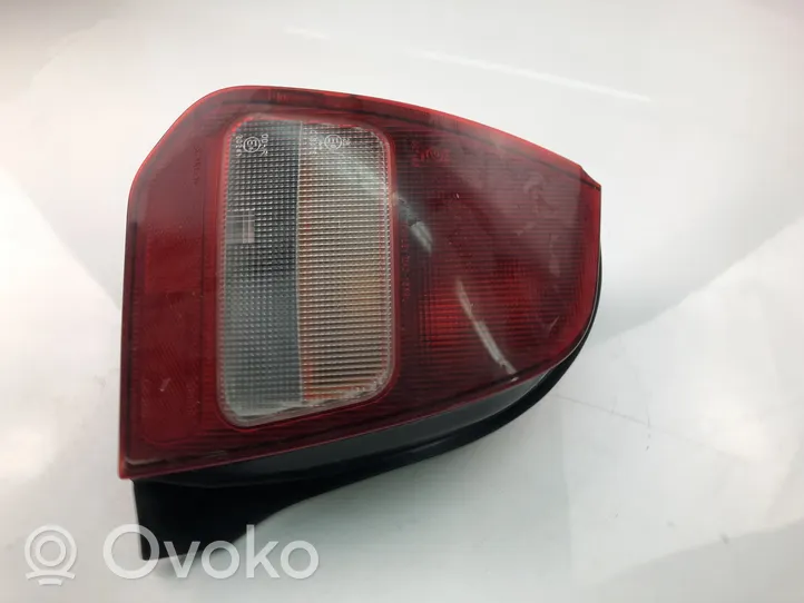 Mitsubishi Colt Lampy tylnej klapy bagażnika 