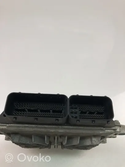 Volvo V70 Komputer / Sterownik ECU silnika 30785100AB