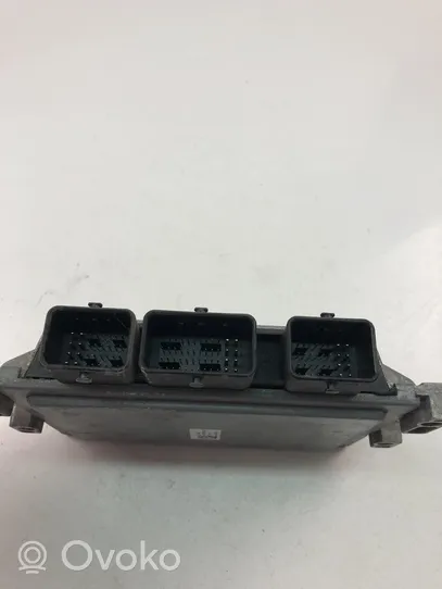 Renault Twingo II Unité de commande, module ECU de moteur 8200937869