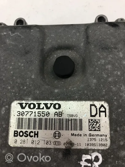 Volvo V70 Moottorin ohjainlaite/moduuli (käytetyt) 30771550AB