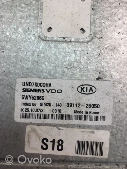 KIA Carens III Unidad de control/módulo ECU del motor 3911225050