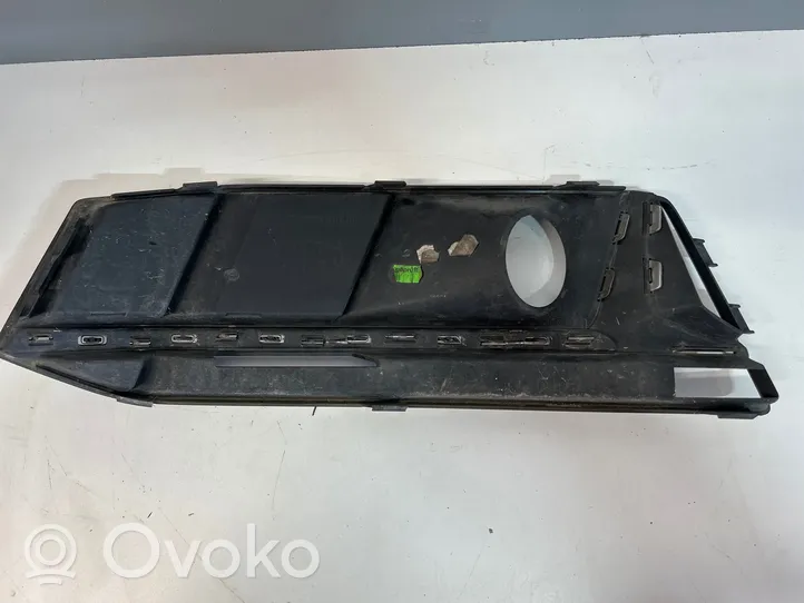 Audi A4 S4 B9 Krata halogenu 8W0807682L