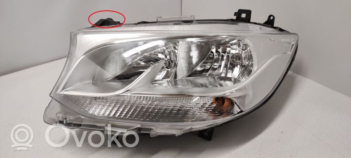 Mercedes-Benz Sprinter W907 W910 Lampa przednia A9109060000