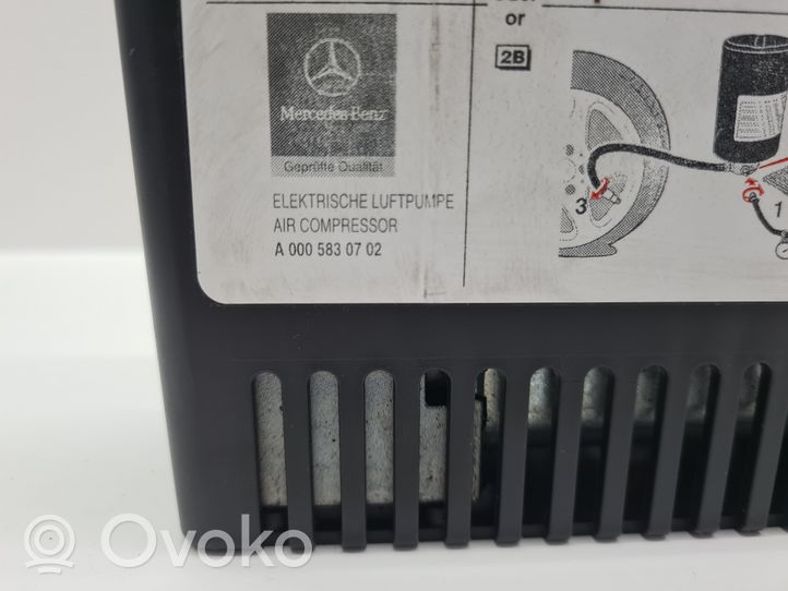 Mercedes-Benz E W211 Rengaspainekompressori A0005830702