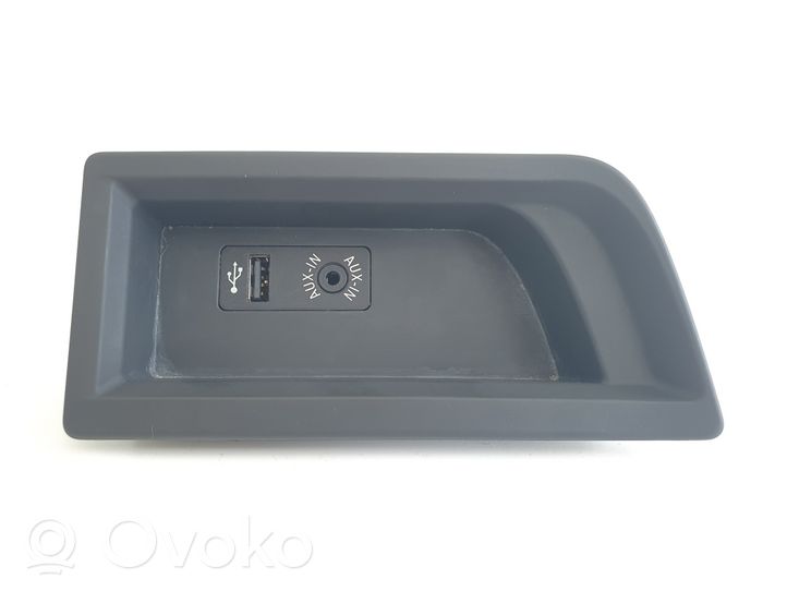 BMW 3 F30 F35 F31 Gniazdo / Złącze AUX 9207357