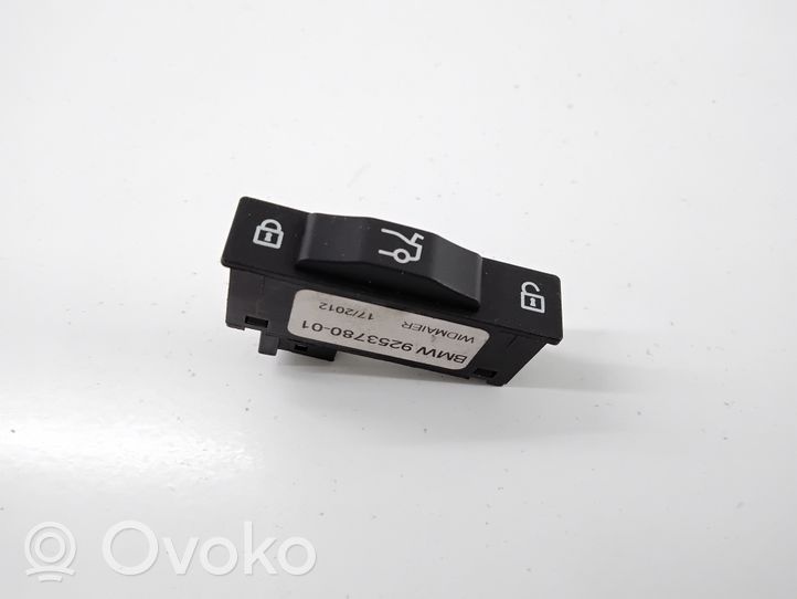 BMW 5 F10 F11 Przełącznik / Przycisk otwierania klapy bagażnika 9253780