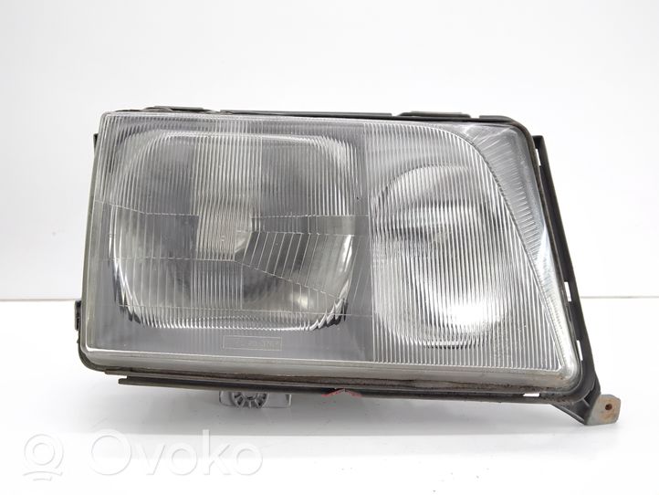 Mercedes-Benz E W124 Lampa przednia TYC203767