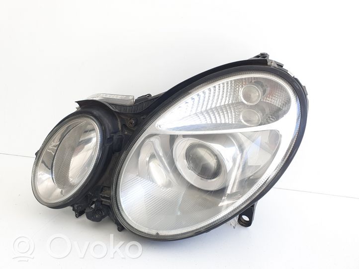 Mercedes-Benz E W211 Lampa przednia 15435900