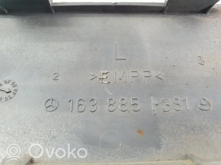 Mercedes-Benz ML W163 Zaślepka haka holowniczego zderzaka tylnego 163885381