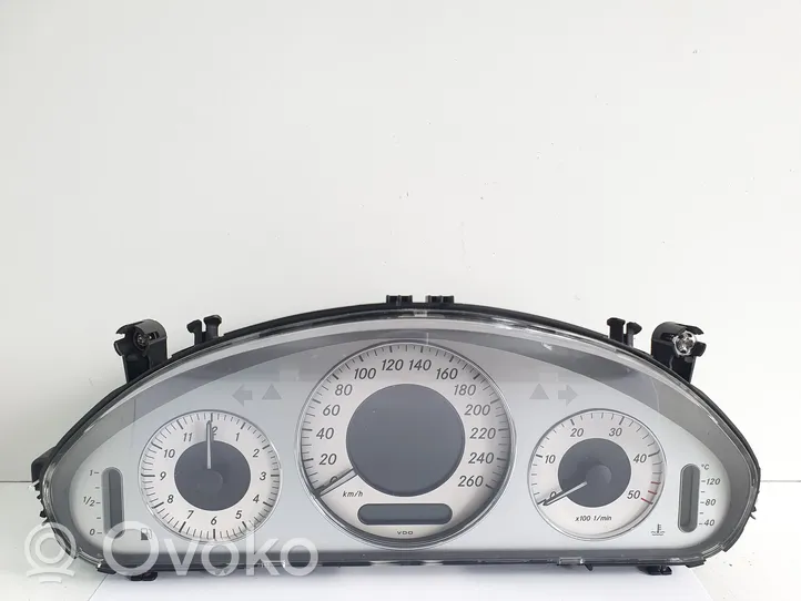 Mercedes-Benz E W211 Tachimetro (quadro strumenti) A2115406248