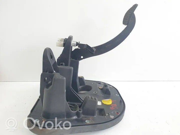 Iveco Daily 35.8 - 9 Pedal de freno 100805000