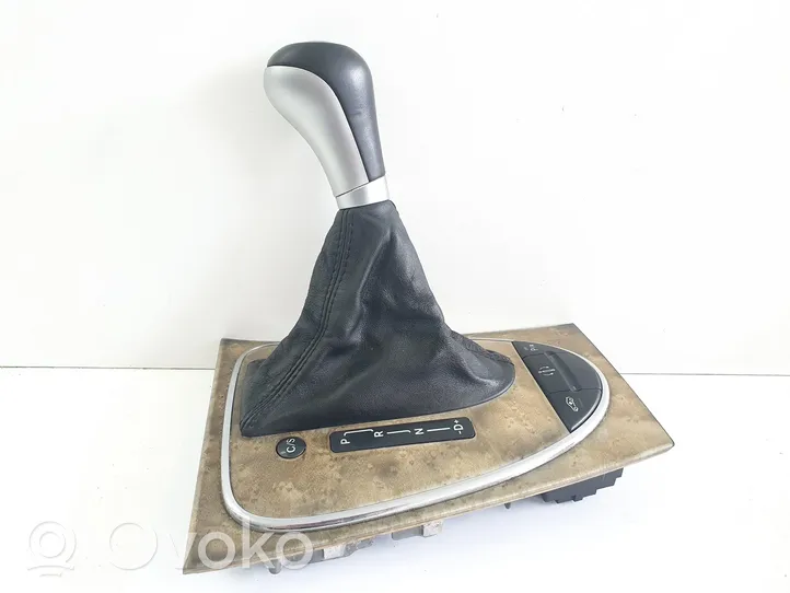 Mercedes-Benz E W211 Rivestimento in pelle/manopola della leva del cambio A2112675410