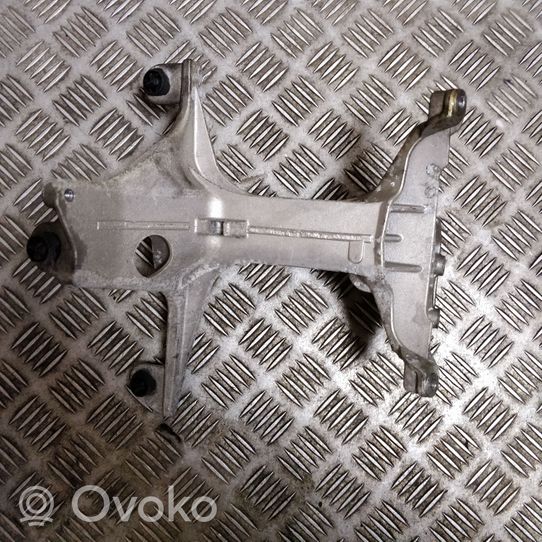 Mercedes-Benz C W205 Engine mounting bracket A2740981439