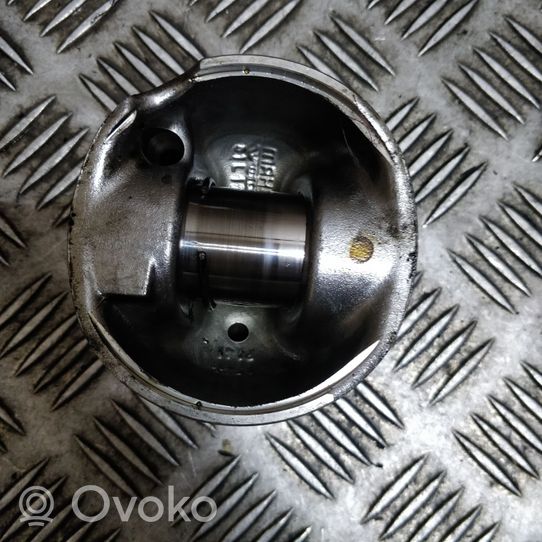 Volvo XC90 Piston 