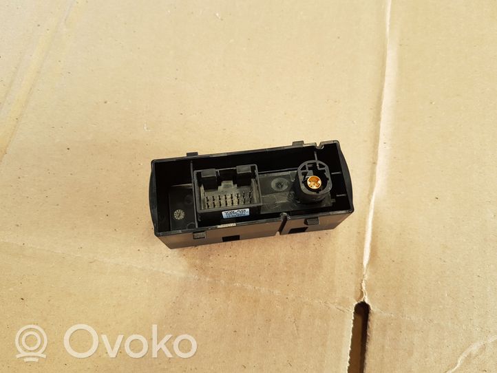 Audi A3 S3 8V USB-pistokeliitin 8V0035736B