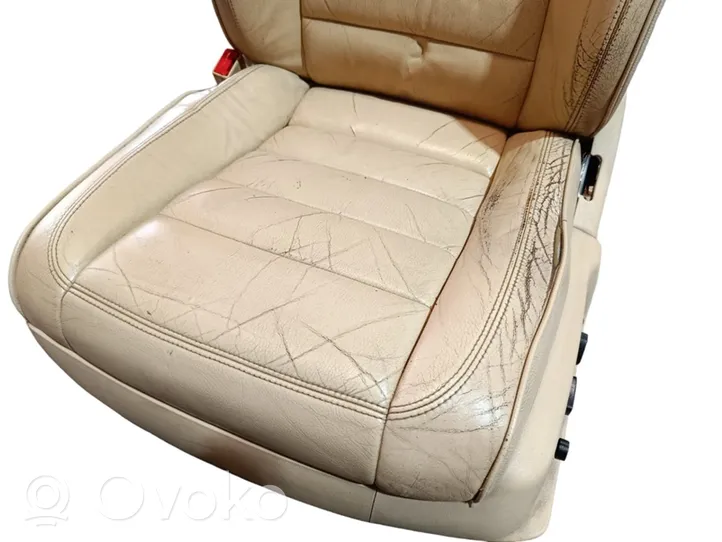 Volkswagen Touareg I Front driver seat 8E0881515A