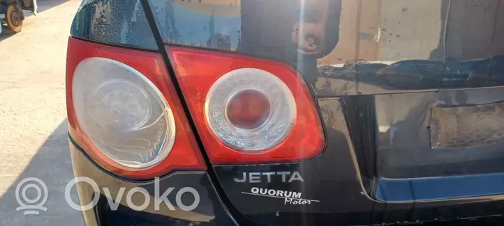 Volkswagen Jetta V Lampa tylna 1K5945093