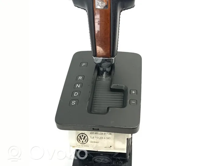 Volkswagen Touareg I Palanca/selector de cambios (interno) 7L6713203A