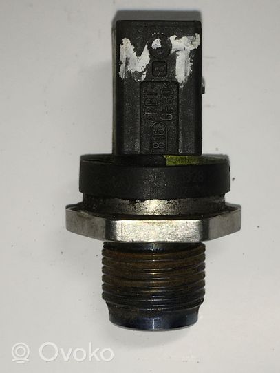 Mercedes-Benz Sprinter W901 W902 W903 W904 Fuel pressure sensor 0281002672