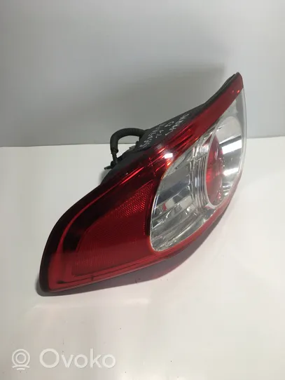 Hyundai Santa Fe Lampy tylnej klapy bagażnika 924020B5