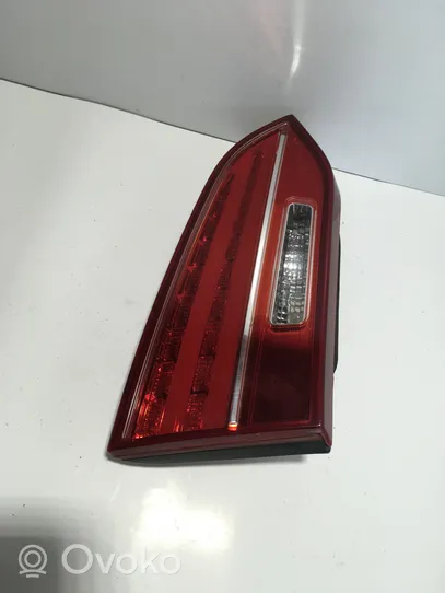 Hyundai Santa Fe Задний фонарь в крышке 924052W1