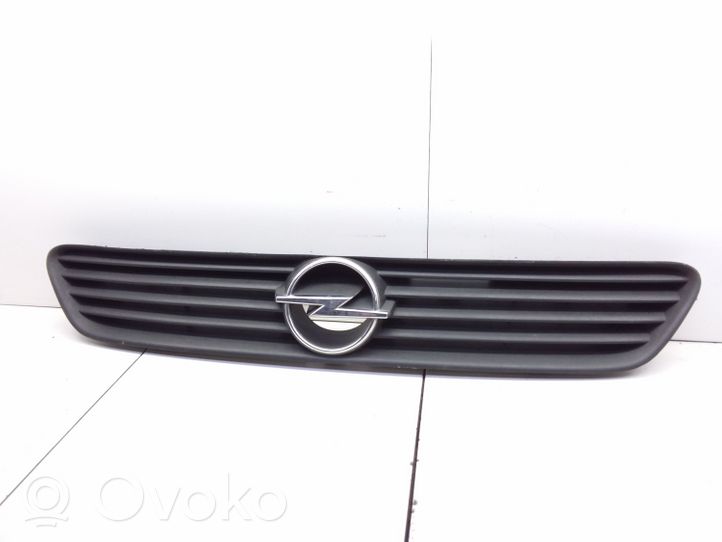 Opel Astra G Etupuskurin ylempi jäähdytinsäleikkö 90588120
