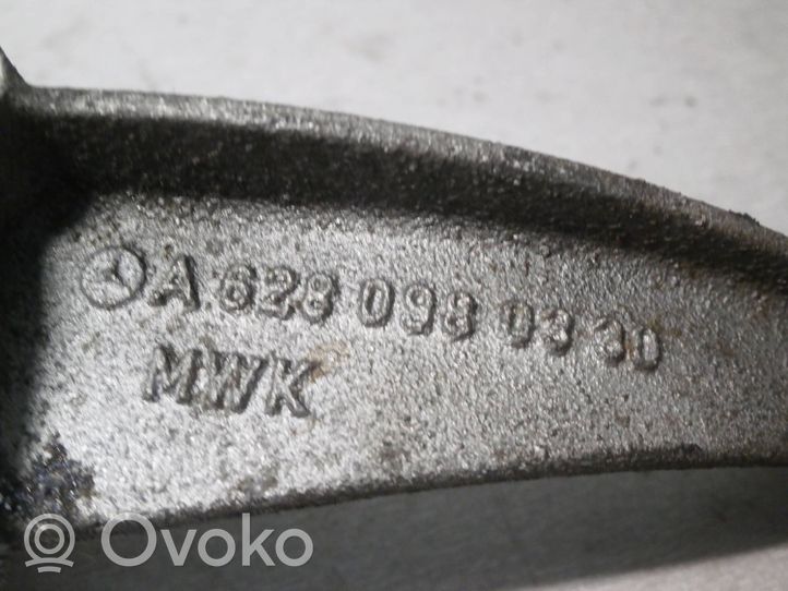 Mercedes-Benz ML W163 Uchwyt / Mocowanie sprężarki klimatyzacji 6280980330