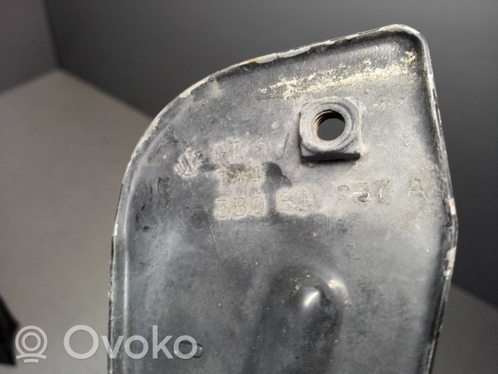 Volkswagen PASSAT B5.5 Supporto di montaggio del parafango 3B0821237A