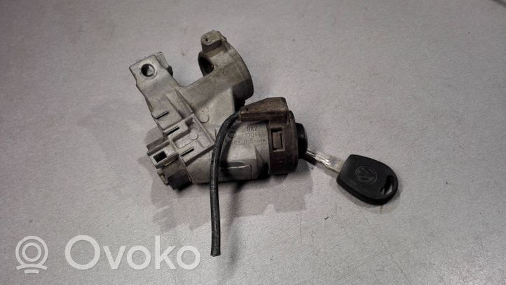 Volkswagen Vento Užvedimo spynelė 357905851