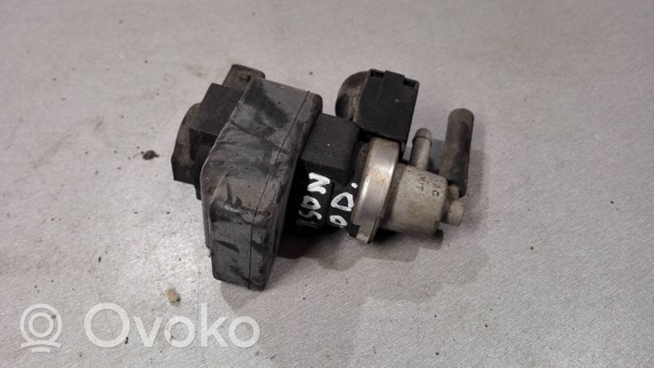 Hyundai Tucson JM Vacuum valve 70027200