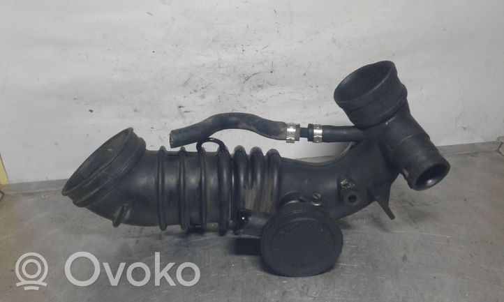 Volkswagen PASSAT B5 Tube d'admission d'air 058133356A