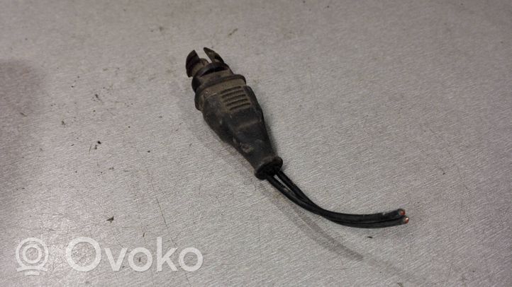 Volkswagen PASSAT B5 Outside/exterior temperature sensor 8D0820535