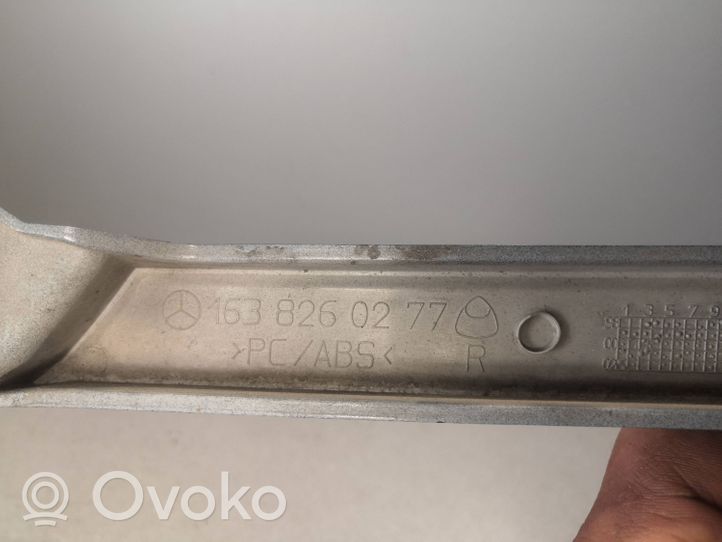 Mercedes-Benz ML W163 Listwa pod lampę przednią 1638260277