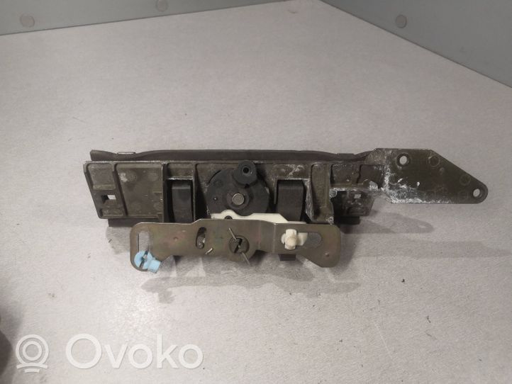 Peugeot 406 Griff Taster Öffner Heckklappe Kofferraumdeckel 43401