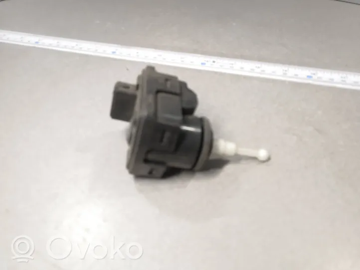 Volkswagen PASSAT B5 Headlight level adjustment motor 3A0941295