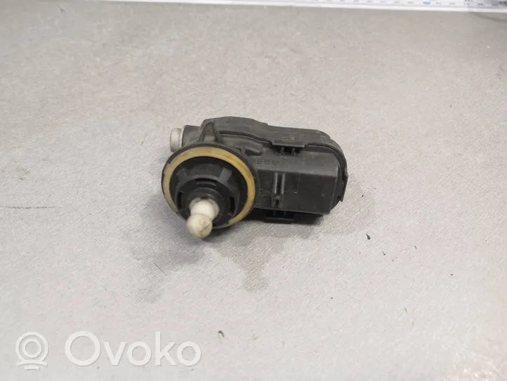 Opel Vivaro Headlight level adjustment motor 8200402521