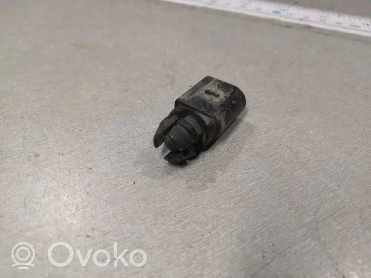 Volkswagen Golf V Ārējā temperatūras sensors 8Z0820535