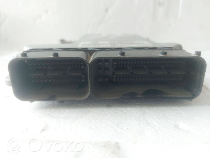 Volkswagen Transporter - Caravelle T5 Komputer / Sterownik ECU i komplet kluczy 070906016