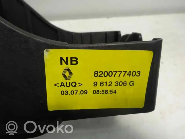 Renault Megane III Lewarek zmiany biegów / górny 8200777403