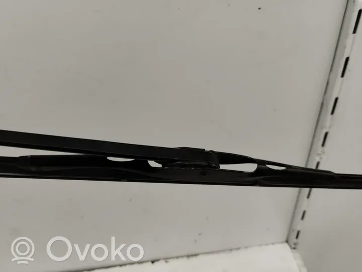 Nissan Juke I F15 Front wiper blade arm 