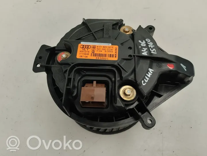 Audi A4 S4 B6 8E 8H Salono oro mazgo plastikinis korpusas 