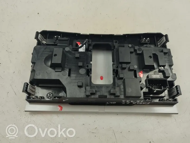 Skoda Fabia Mk3 (NJ) Panel oświetlenia wnętrza kabiny 