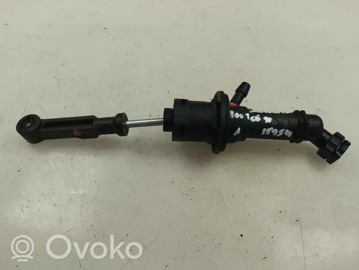 Dacia Sandero Główny cylinder sprzęgła 306104118R