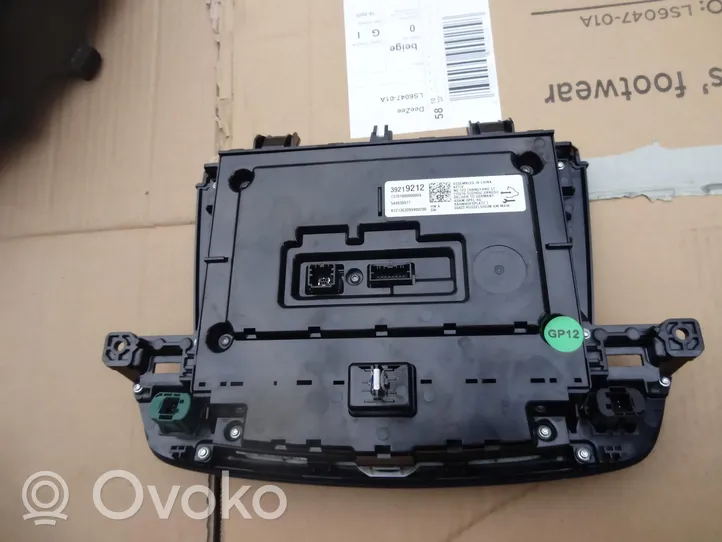 Opel Insignia B Panel / Radioodtwarzacz CD/DVD/GPS 39219212