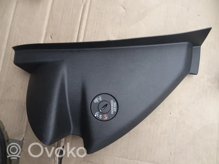 Opel Insignia B Boczny element deski rozdzielczej 13481018